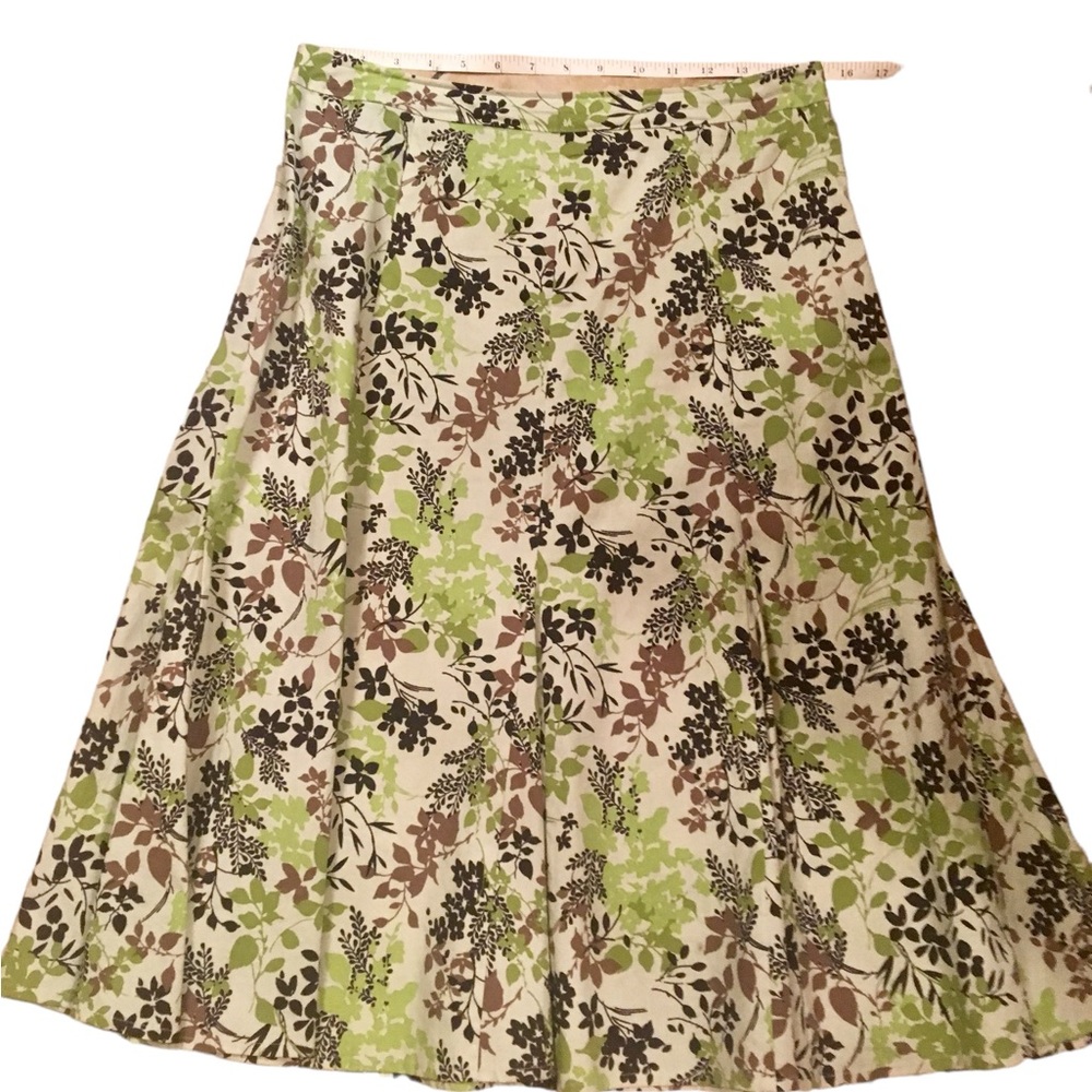 Kim Roger’s green and brown skirt
